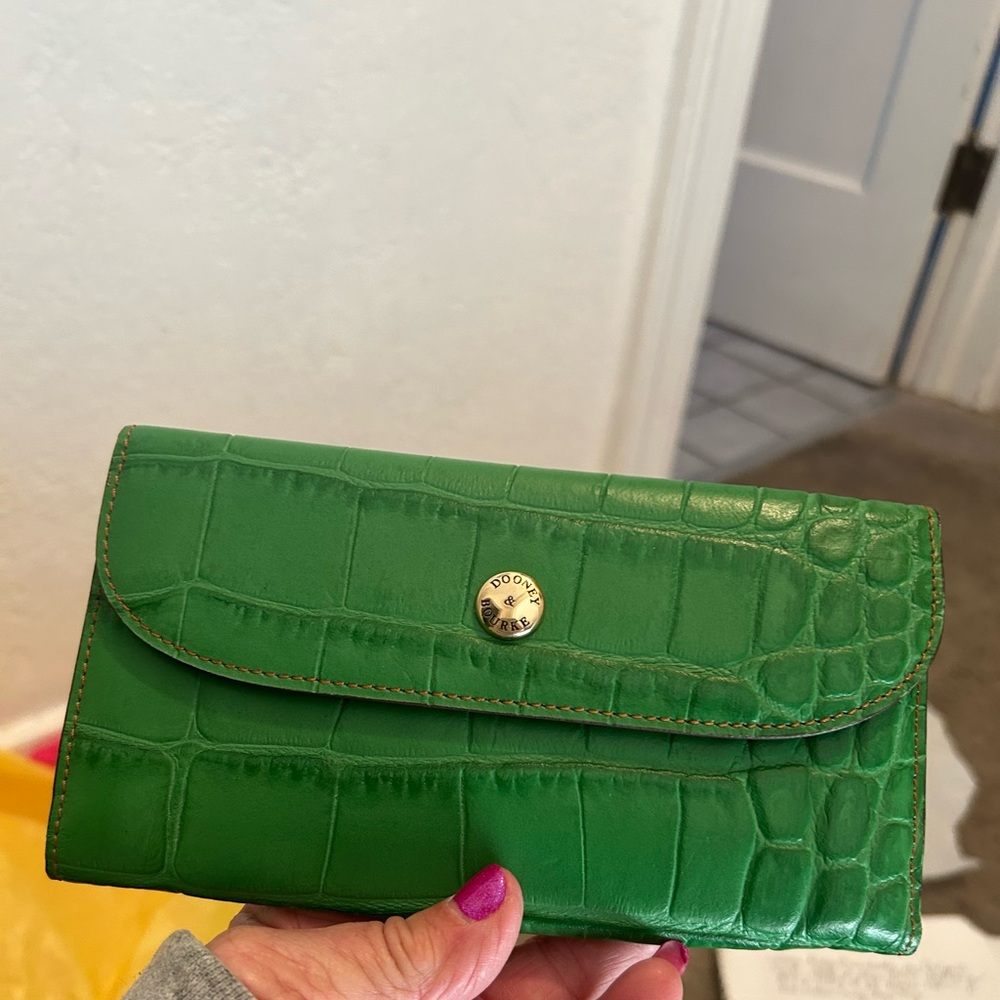 Dooney & Bourke Rare Green Wallet
NWT, & Regis.card 
Retails for $265
7”L X 4”H